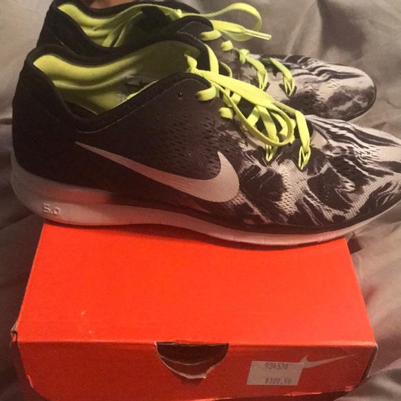 Nike Shoes - Nike Free 5.0